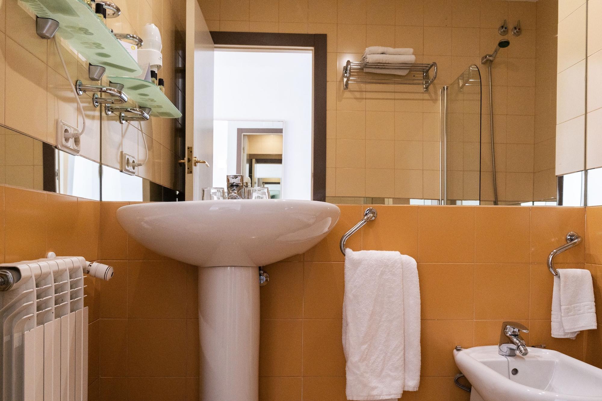Hotel Ciudad De กาซอร์ลา ภายนอก รูปภาพ