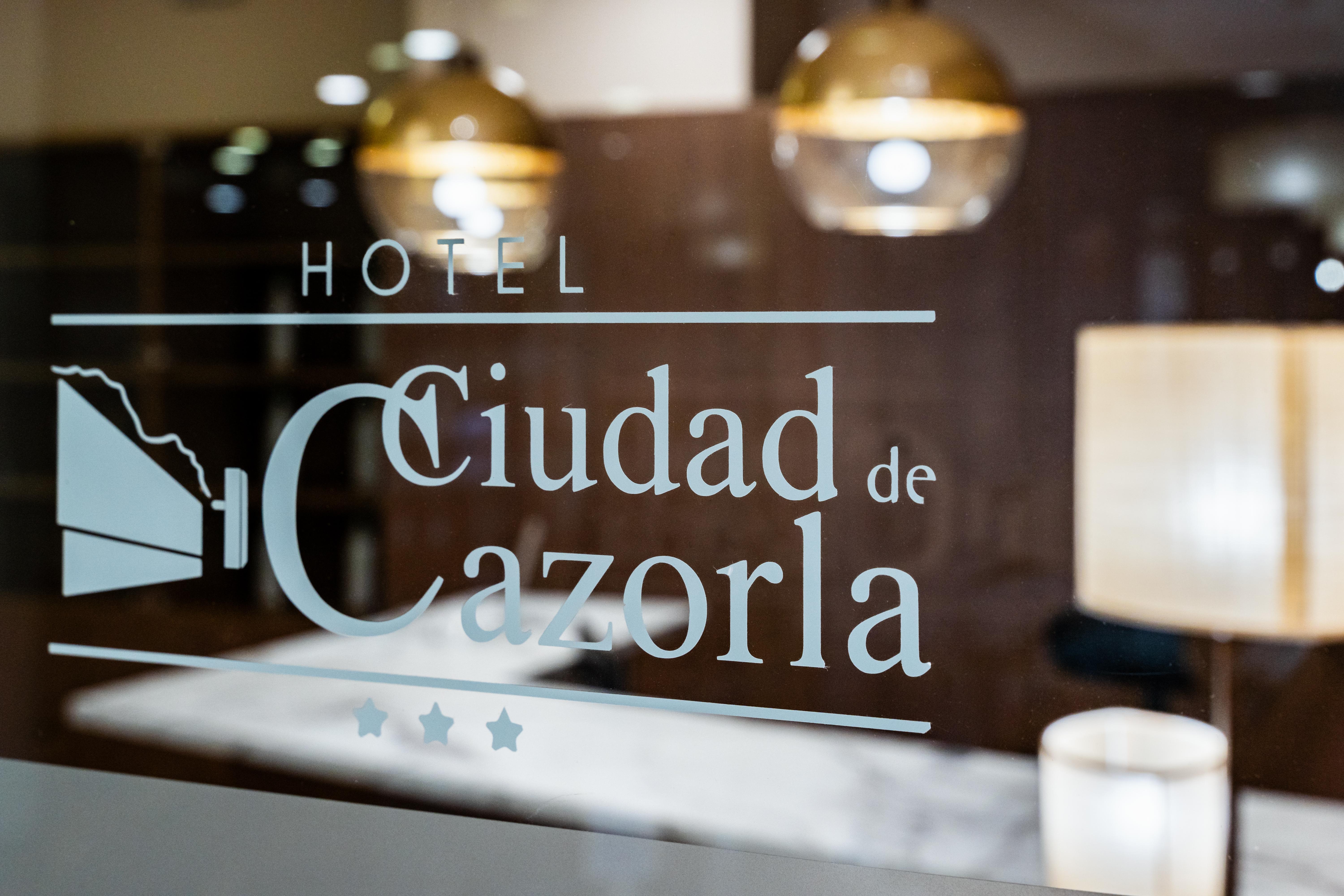 Hotel Ciudad De กาซอร์ลา ภายนอก รูปภาพ