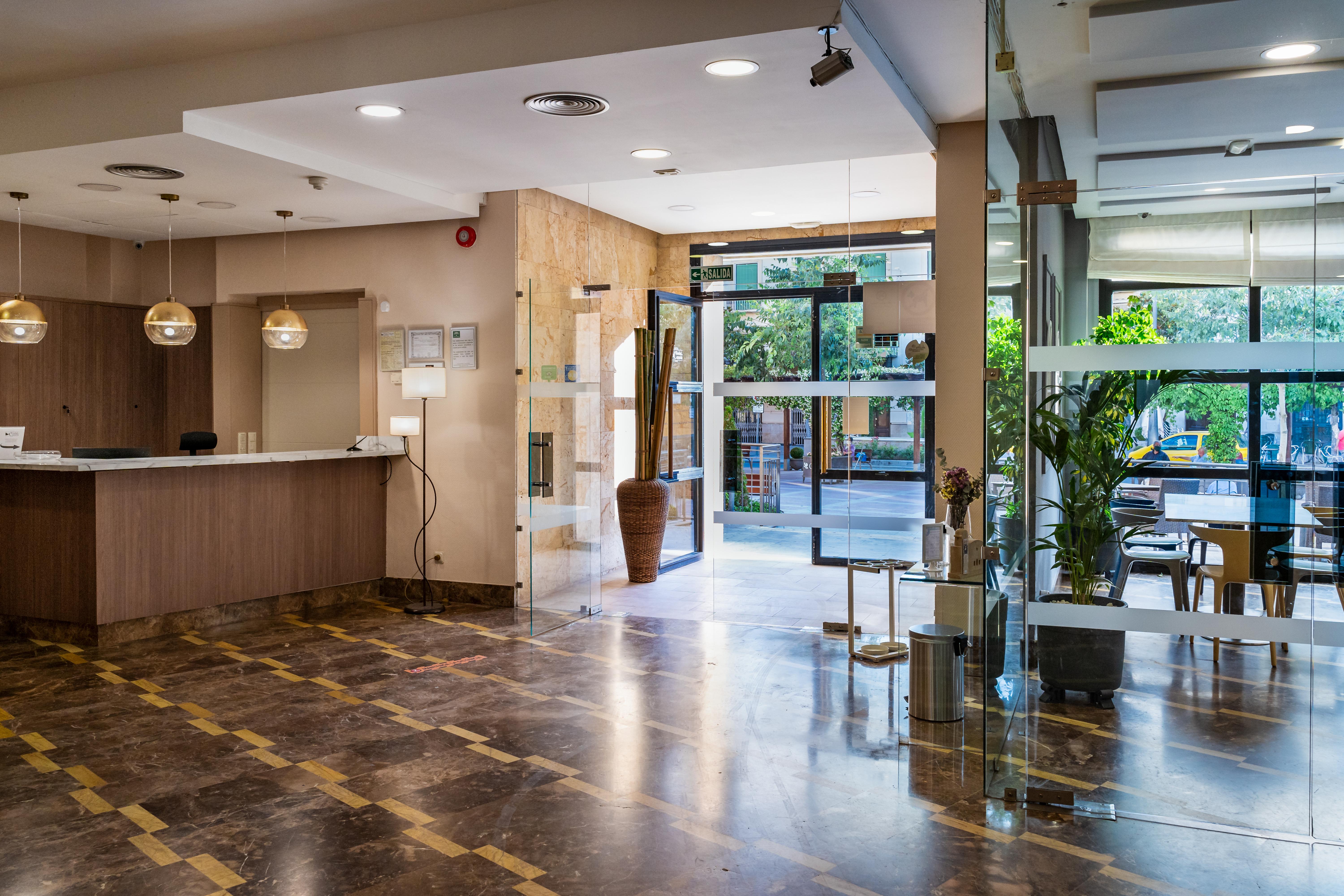 Hotel Ciudad De กาซอร์ลา ภายนอก รูปภาพ