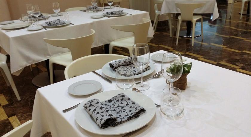 Hotel Ciudad De กาซอร์ลา ภายนอก รูปภาพ